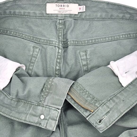 Torrid Jean Shorts Women Plus Size 18 Olive Green Travel Vacation Goblincore - Picture 10 of 10